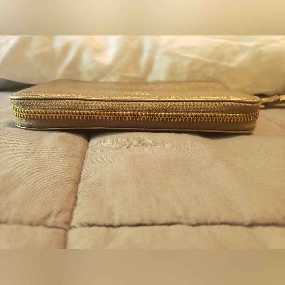 Gold Fossil Wallet - Picture 10 of 12